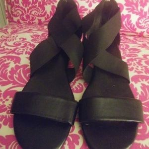 Sbicca Size 9 strappy sandals.